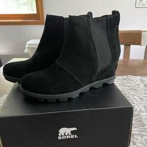 Suede Sorel booty wedges